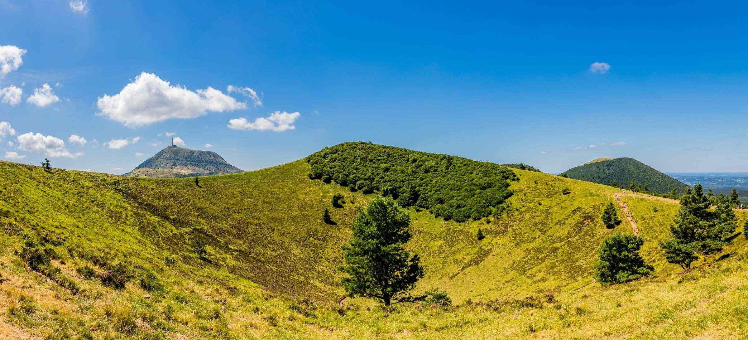 Panorama de la chaîne des volcans d'Auvergne